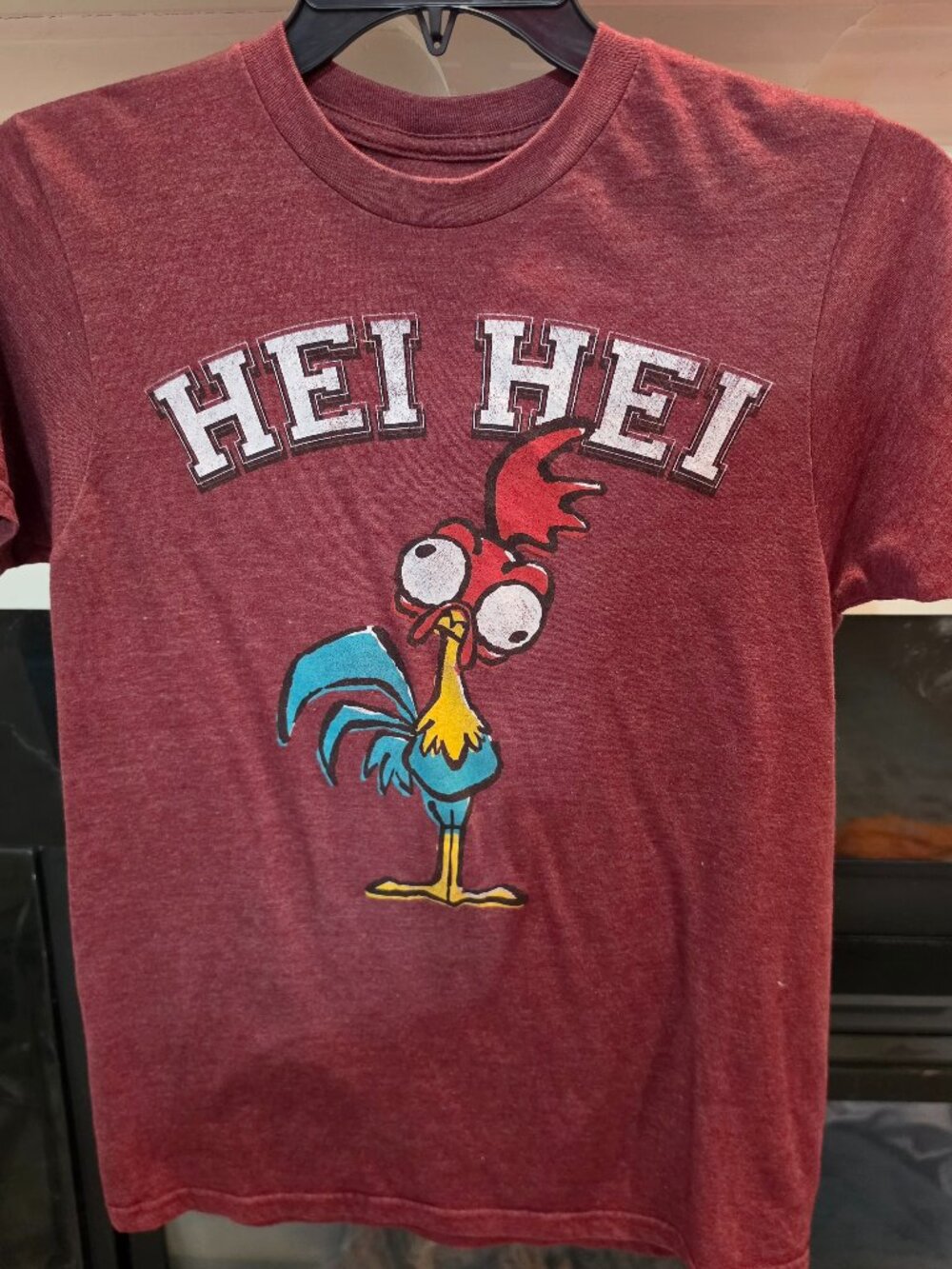 Disney Parks Moana Hei Hei burgandy Graphic T-Shirt Size S